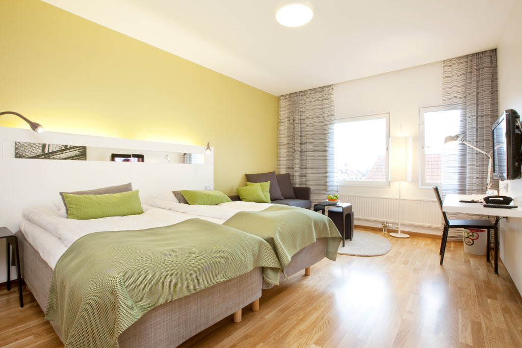 Photo by: Paul Bjorkman, Kyrkogatan, 20 411 15 Goteborg, 0722- 50 33 91, paul@paulbjorkman.se Plaza, Boras, room